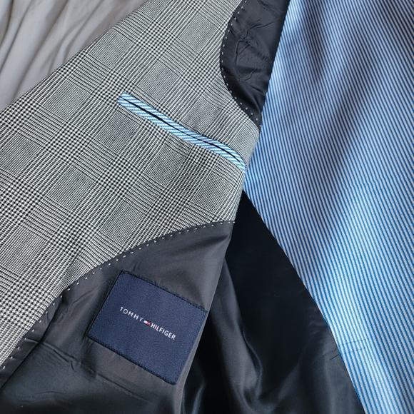 Tommy Hilfiger Plaid Suit Mens 42R Double Vent Jacket 39W X 29L Flat Front Pants - Picture 7 of 16